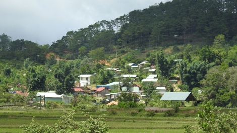 Hơtŏk đon kơchăng vang tơjră atŭm, arih hơdai đunh đai hăm teh dơdrŏ