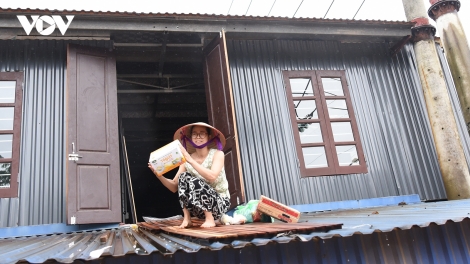 Người dân vùng lũ Thái Nguyên ấm lòng nhận nhu yếu phẩm cứu trợ từ đồng bào