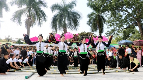 Ngon tô thứ 2 mự 2 căm bườn 9 pì 2024-Bai tiện tô cắp lung Tòng Văn Hịa ma tang ỉn muôn chôm mâng mự chiềng xuấn tánh 