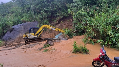 Bão số 4 dự báo gây mưa lớn ở Trung Bộ, đề phòng ngập úng, sạt lở