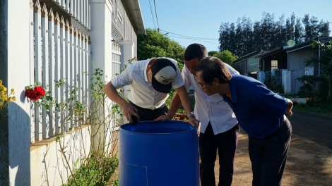 Dak Lak thăm pro krâu khât tơdroăng hbrâ mơdât pơreăng tơngê lo mơheăm