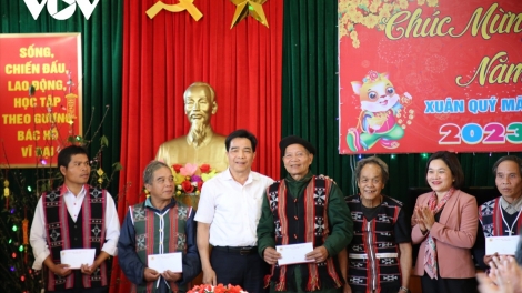 Đảng viên gương mẫu thực hiện chương trình Mục tiêu Quốc gia