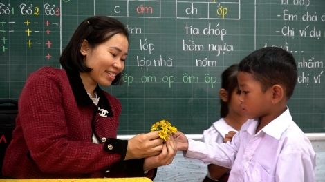 Món quà 20/11 đặc biệt của học trò vùng cao Quảng Trị