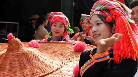 Độc đáo lễ hội “khoe sắc đường phố” nơi thượng nguồn sông Đà