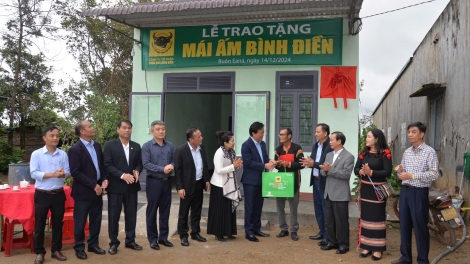 Tổng kết 20 năm kết nghĩa: Công ty Bình Điền trao ngôi nhà mới tặng gia đình khó khăn tại buôn Ea Na