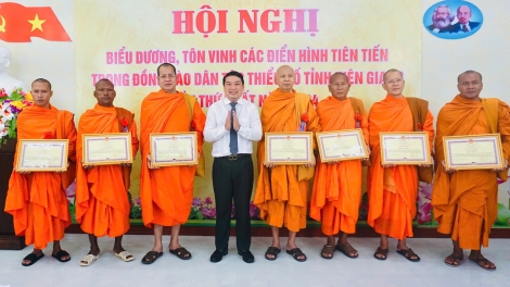 Kiên Giang: Biểu dương, khen thưởng 80 gương người có uy tín trong đồng bào dân tộc thiểu số