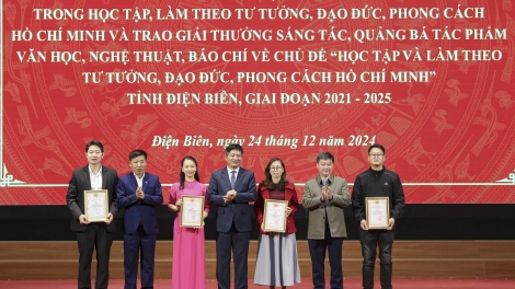 Điện Biên biểu dương 32 điển hình“Học tập và làm theo tư tưởng, đạo đức, phong cách Hồ Chí Minh”
