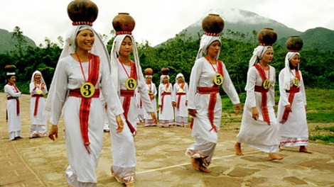 KADHA DAOH " XUAN VE TREN THAP CO"