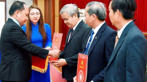 3 cán bộ Tỉnh ủy Gia Lai xin nghỉ hưu trước tuổi