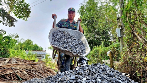  Sóc Trăng: Bộ đội giúp dân xây dựng nhà ở