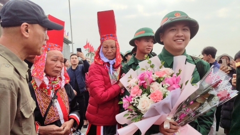 Quảng Ninh: Nhiều thanh niên dân tộc thiểu số tình nguyện lên đường nhập ngũ