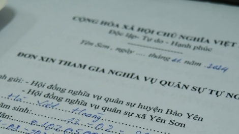Hàng trăm thanh niên Lào Cai viết đơn tình nguyện nhập ngũ