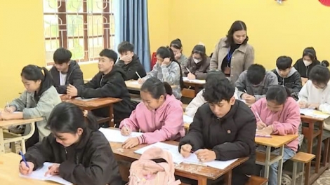 Nghệ An: Giáo viên trường miền núi dạy ôn miễn phí cho học sinh