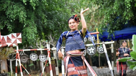Mơhnhôk o lăm pro mô đô̆i 