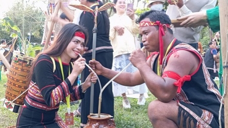 Adơi dra jŭ