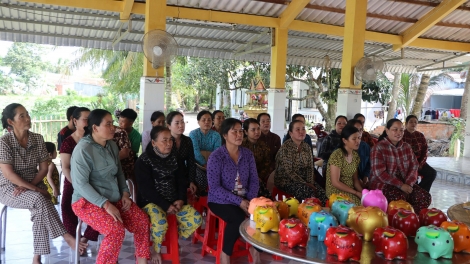បងប្អូននារីសុកត្រាំងរួមគ្នាការពារបរិស្ថានពីទម្រង់ប្រែសំរាមក្លាយទៅជាលុយ