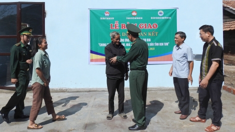 Chiến sỹ biên phòng với những ngôi nhà vững chãi trên biên giới Kon Tum