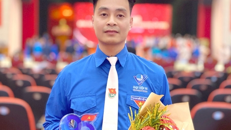 ĐẢNG VIÊN ÓN PI HẾT VIỂC HÍU DÚ SLẢNH TUYÊN QUANG