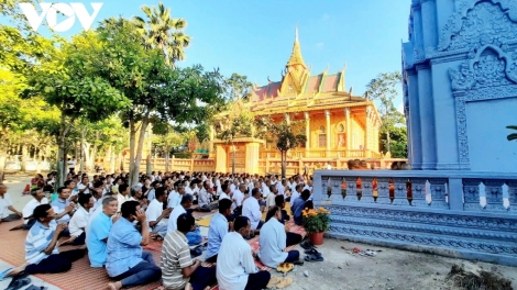 ĐHA NUÔR KHMER CHA TẾT CHÔL CHNĂM THMÂY