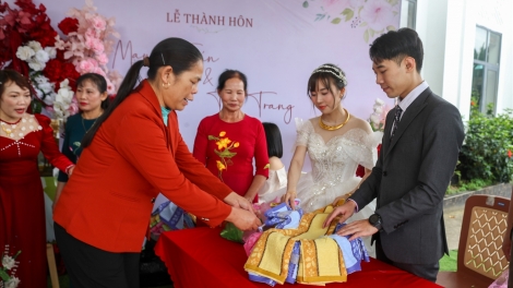 DUAH THAU ADAT TAPAI MBAOK DALAM HAREI LAKHAH DI URANG BANGSA TÀY DAOK DI BINH LIEU