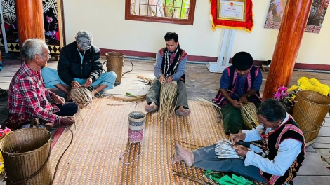 XA NAY T’RUIH OOY BH’RỢ TAANH DZẶC COH PHÚ YÊN