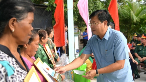 ក្តីសប្បាយរីករាយរបស់បងប្អូនខ្មែរនៅស្រុក ចូវថាញ់ ខេត្តគៀងយ៉ាង ពីកម្មវិធីបំបាត់ផ្ទះបណ្តោះអាសន្ន ផ្ទះដាច់ដោច