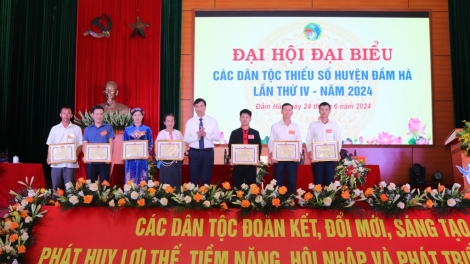BÍ THƯ CHI BỘ CẦN SÁN CHỈ HẾT VIỂC ĐÂY, LỒNG SLIM PANG CHỎI PỈ NOỌNG HẾT KIN
