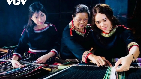 NGHỆ NHÂN ÊĐÊ LÂNG C’LÂNG ZƯ ĐƠC BH’RỢ TAANH N’ĐOOH ADOOH