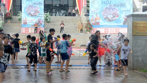 Lăm ngăn túa lĕm tro Lếo ƀă mơdĭng kơxế têa a tơdế pơlê kong kơdrâm Buôn Ma Thuột