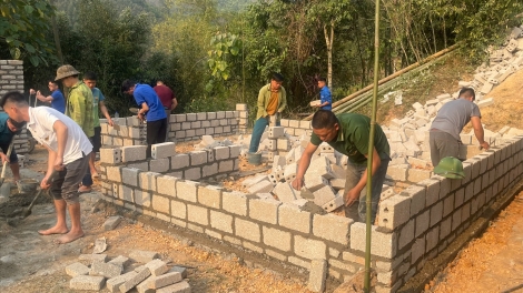 BÍ THƯ CHI BỘ CẦN NÙNG DÚ LẠNG SƠN LỒNG SLIM HẾT VIỂC BẢN