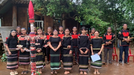 Phung mniê bruă Đảng “Thâo bruă să, mbruă bruă pưk sang”