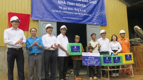 Kon Tum mơ-eăm khŏm têa tah tâi hngêi ki pơtân dêi kuăn pơlê