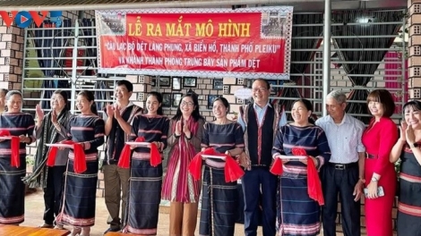 Kâu lak ƀô̆ teăn prế pơlê Phung – Tíu bâ a kong pơlê Gia Lai