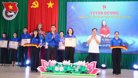 BẠI ĐẢNG VIÊN ÓN HẾT ĐÂY SLE LAI CẦN HẾT NÈM DÚ ĐĂK LẮK