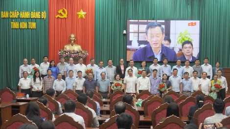 Tỉnh ủy Kon Tum trâm mâ khu râ kăn pơkuâ ki xiâm 40 cheăm, bêng nếo