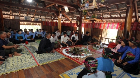 Lĕm tui tơdroăng tơmeăm kơnía mơhno khôi túa lĕm Mo Mường a Dak Lak