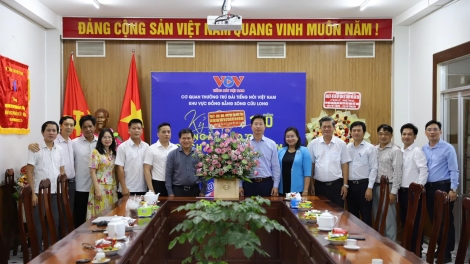 ពត៌មាន ម៉ោង​ ៦