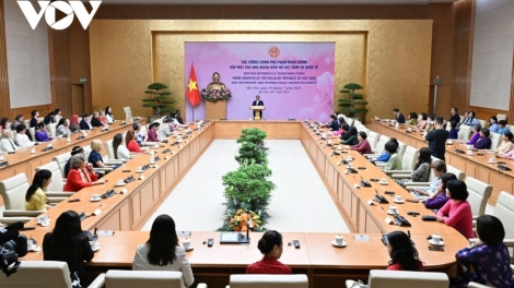 Thủ tướng Phạm Minh Chính tơƀơ̆p đe drăkăn pơm kơdră jang tơbôl Việt Nam păng apŭng plenh teh  