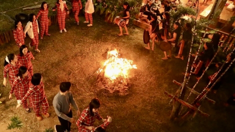 Hak rơnó lak bôm (Mừng được mùa sắn)