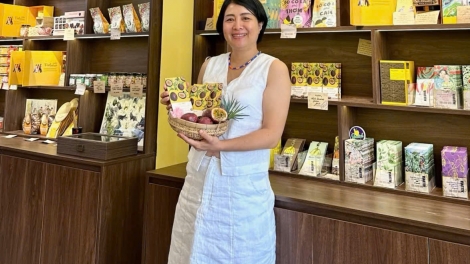 នារីម្នាក់នៅខេត្តដុងថាបជោគជ័យជាមួយគ្រាប់កាកាវ
