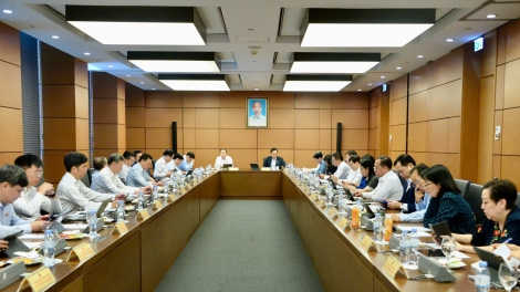 Quốc hội tâm nchră nkra rgâl Luật Ntop kơl pháp lý