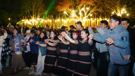 Măng Đen rgum bu năch tâm rnôk rlu lễ 30/4