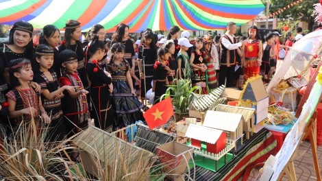 PA DƯR ĐHR’NIÊNG BH’RỢ LANG AHAY TƠỢ APÊÊ G’LUH PA CHOOM COH TRƯỜNG HỌC