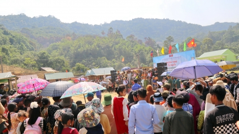 Satềp Bunpimay pơgồp bal nùs nhơm niam tiah nhàr lơgar đah lơgar Việt Nam mờ lơgar Lào 