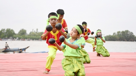 រក្សាសិល្បៈរបាំគោះត្រឡោក