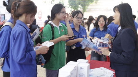 Rbăn rơh kan mhe pă nău kan ta trong kan logistics tât đah sinh viên Tây Nguyên.
