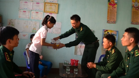 Bộ đội Biên phòng Lai Châu đỡ đầu hơn 60 học sinh DTTS