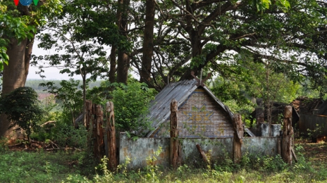 Tượng nhà mồ ở Tây Nguyên