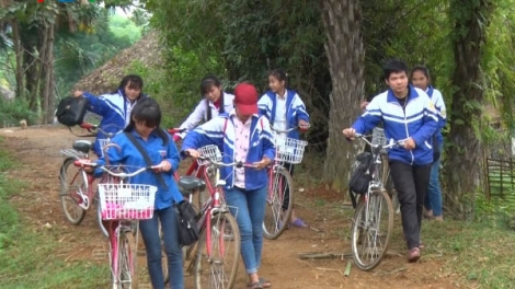 Cho học trò nghèo mượn xe đạp đến trường
