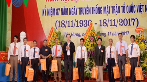 Chủ tịch nước Trần Đại Quang dự Ngày hội Đại đoàn kết dân tộc tại Bắc Giang